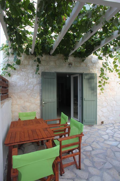Wild Sea Apartments Áyios Nikítas Pokoj fotografie